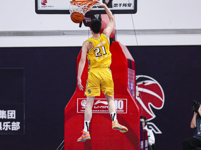 东莞狂胜对手,积分榜再添分数 东莞狂胜对手,积分榜再添分数