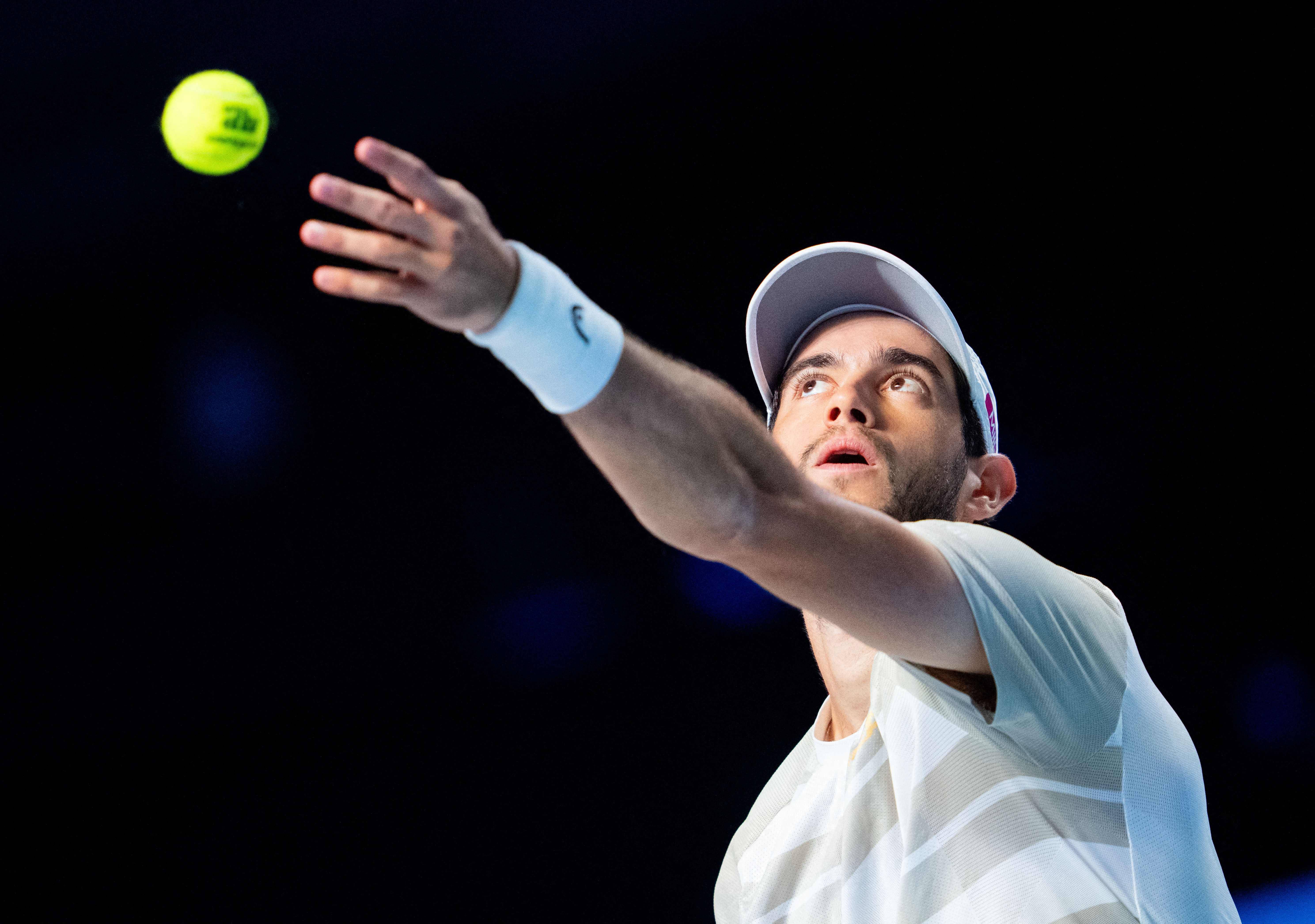 意大利网球队翻盘西班牙网球队，梅德韦杰夫绝境逆转