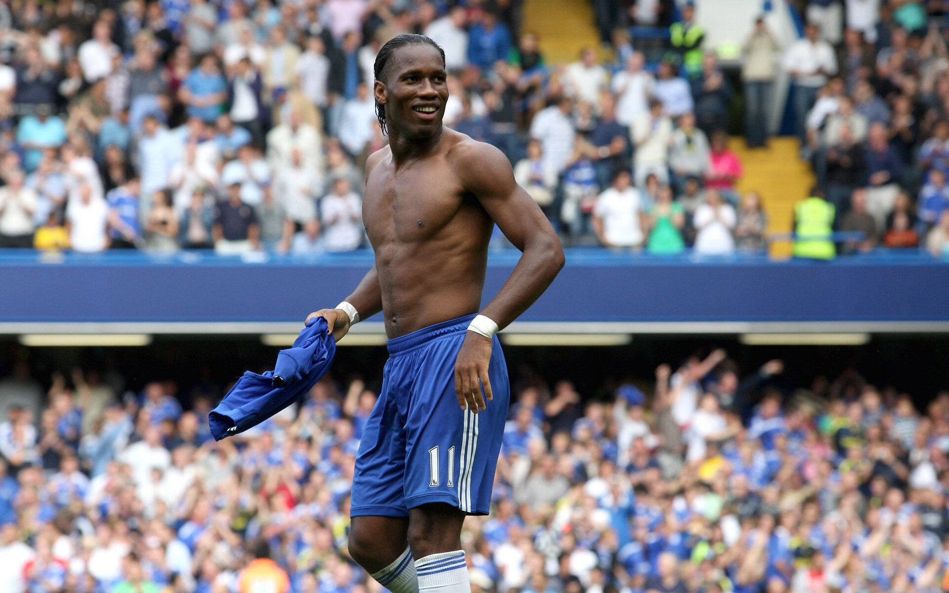 德甲争冠战之夜,布雷默防守端锁死对手,铁血防线铸就冠军之路