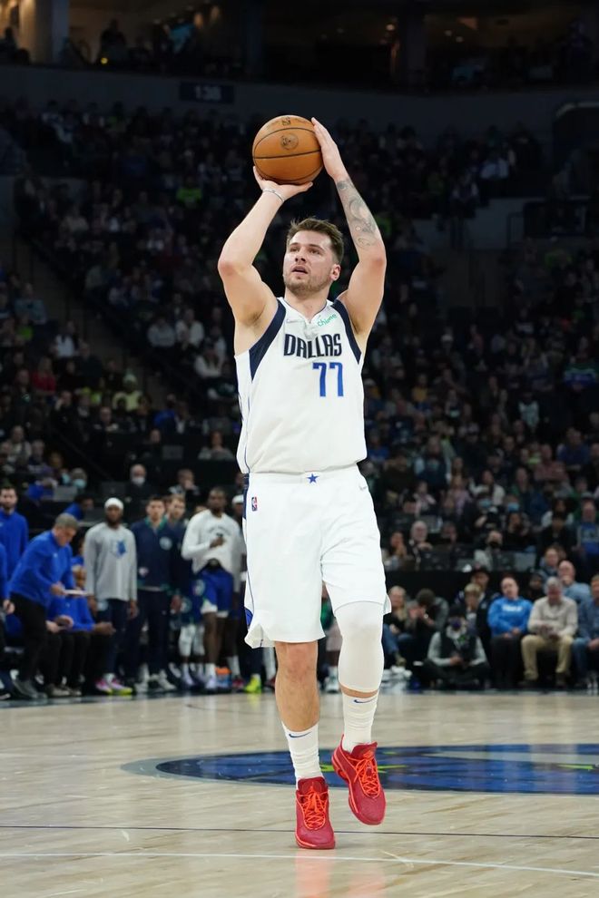 IM体育网页版登录入口-小牛客场险胜爵士，将系列赛扳平